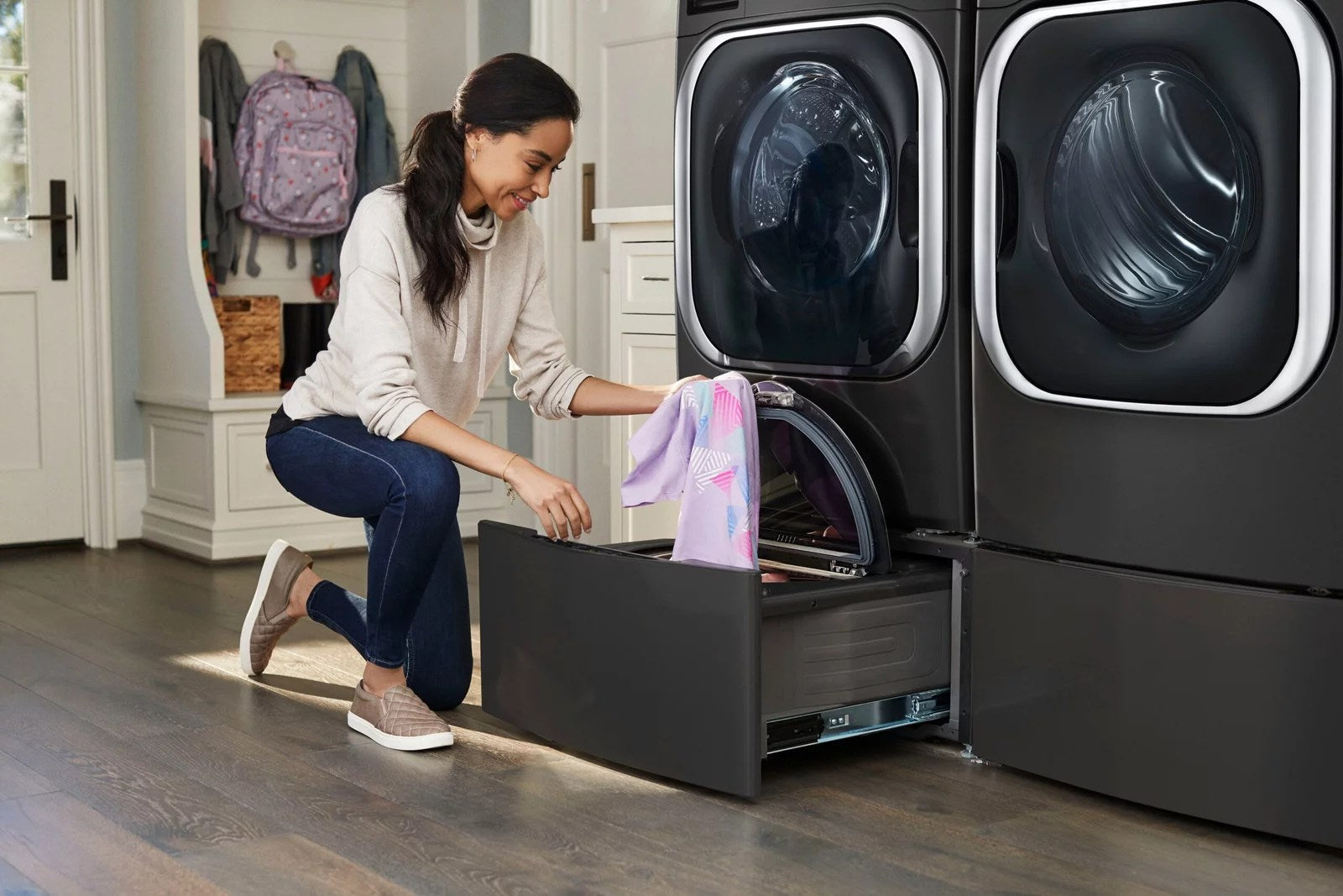 LG – SideKick 1.0 Cu. Ft. High-Efficiency Smart Top Load Pedestal Washer with 3-Motion Technology – Black steel