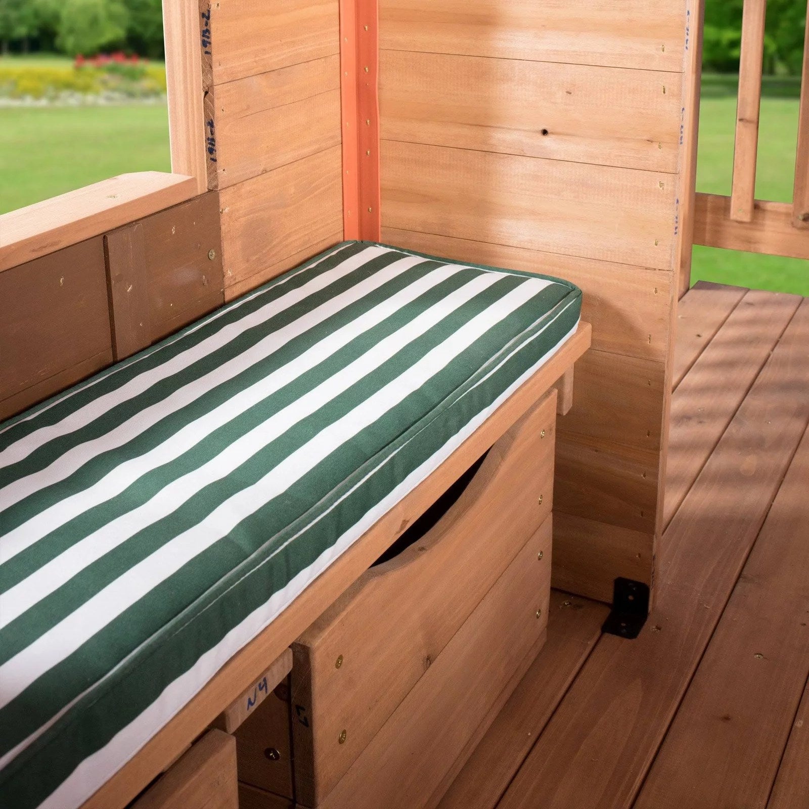 Backyard Discovery scenic Heights Cedar Playhouse